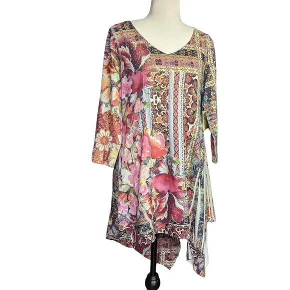 NWT One World Floral Print V-neck 3/4 Sleeve Handkerchief Hem Line Size S - Picture 2 of 9